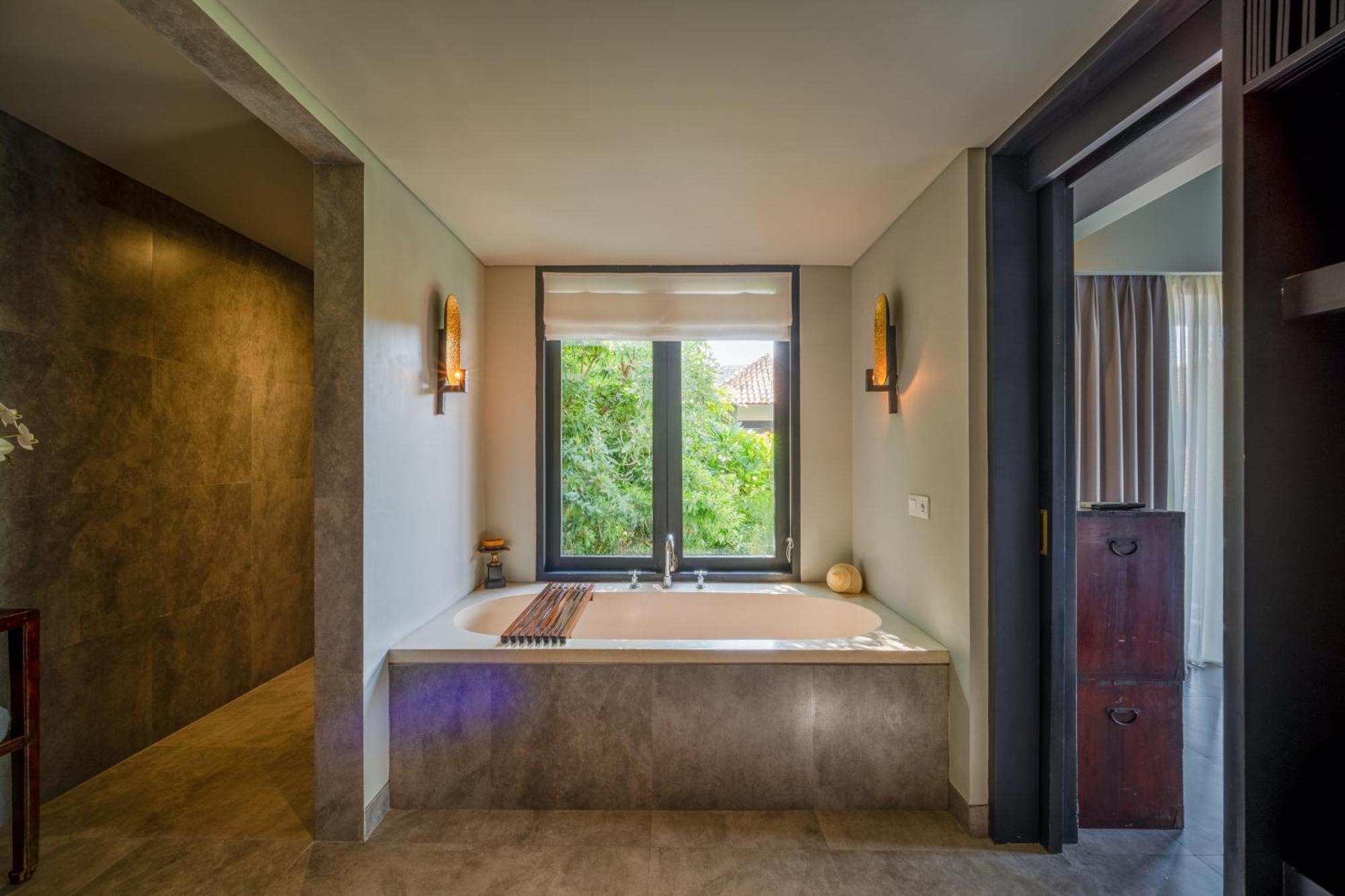 Villa De Suma - Fully Staffed Luxury Villa, Walk To The Beach! Seminyak Dış mekan fotoğraf